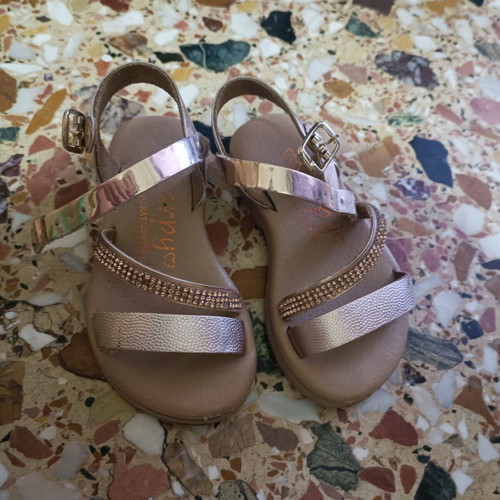 Girls' sandals like new, comfortable fit