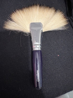 Oriflame fan brush used, barely used