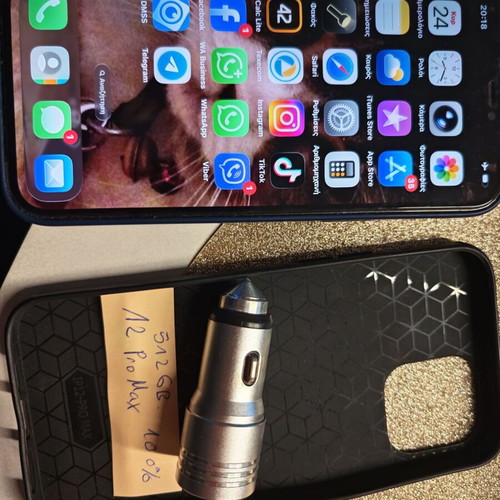 iPhone 512GB like new, black with car charger and two cases