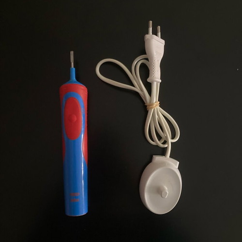 Oral-B children's electric toothbrush like new with charger