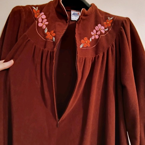 Outerwear dress robe new with handmade embroidery, size large