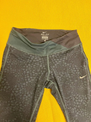 Nike Dri-FIT leggings used, xs like small, dark charcoal with animal print
