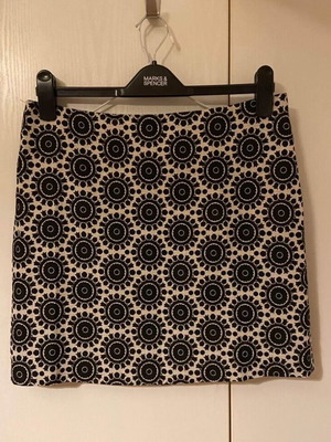 Marks & Spencer skirt black and white with geometric shapes, new, size M/L