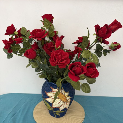 Vase with red roses like new