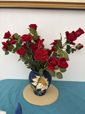 Vase with red roses like new