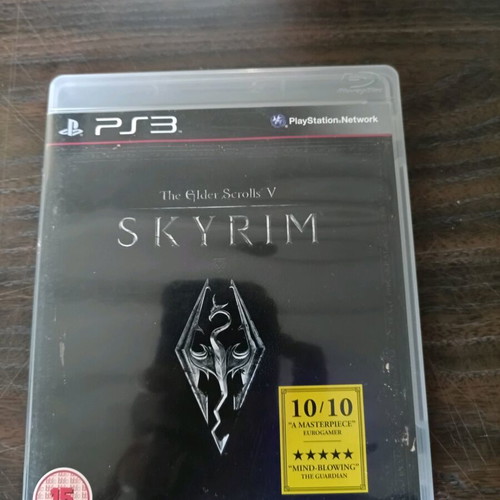 Skyrim PlayStation 3 game like new with case, booklet and map