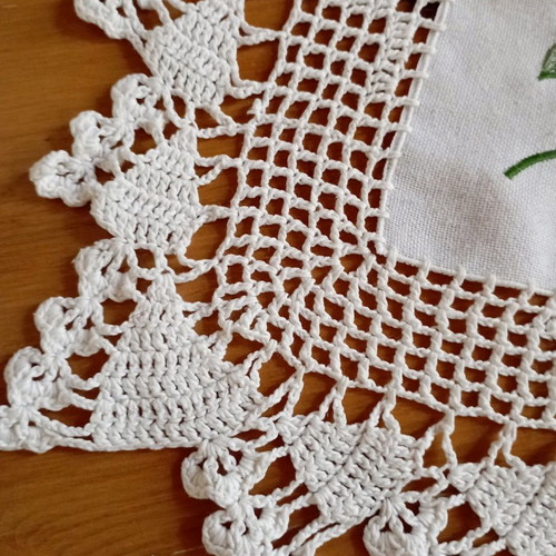 Tablecloth with handmade lace new