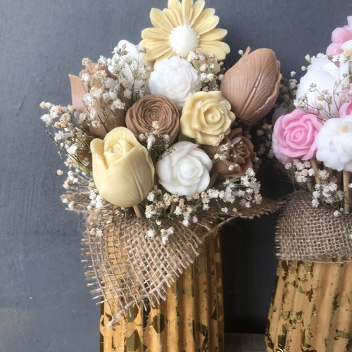 Flower bouquets in vase, personalized for every occasion