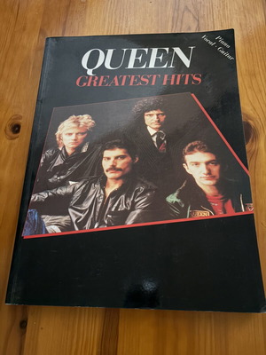 Queen Greatest Hits βιβλίο με νότες για πιάνο, φωνητικά και κιθάρα σαν καινούργιο