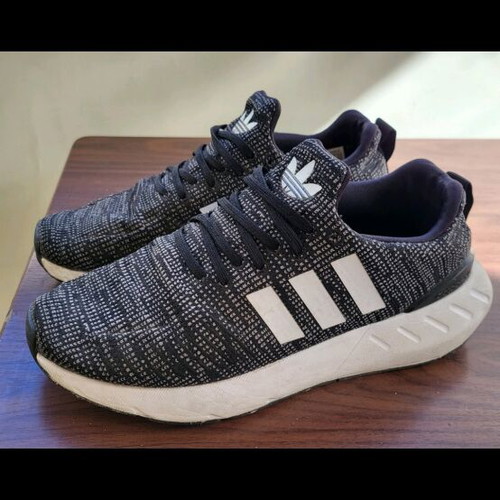 Adidas women's athletic shoes like new, size 38, black and white