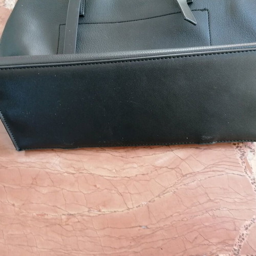 Axel shoulder bag black like new