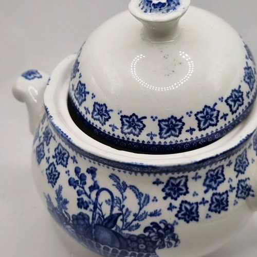 Wedgwood porcelain sugar bowl used, collectible
