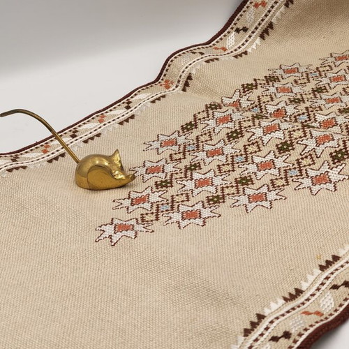 Vintage linen hand-embroidered tablecloth 70x32 cm