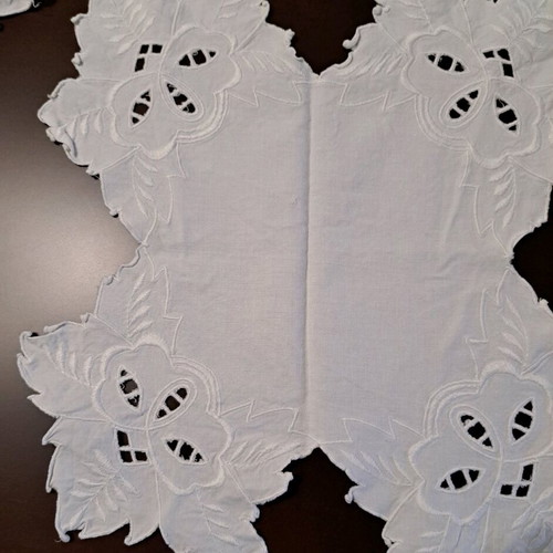 Handmade cutwork doilies set used, 1 runner 70×30, 2 napkins 35×33