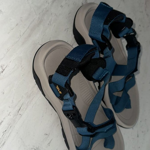 Teva sandals new, sizes 42-43, grey