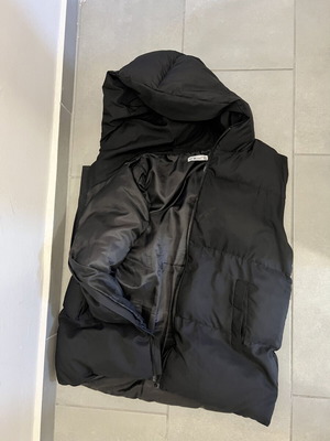 Black sleeveless jacket used, size M
