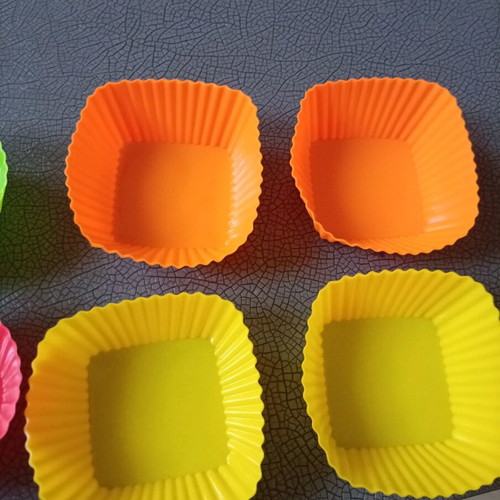 Silicone Molds New, Set of 8 with Round and Square Shapes