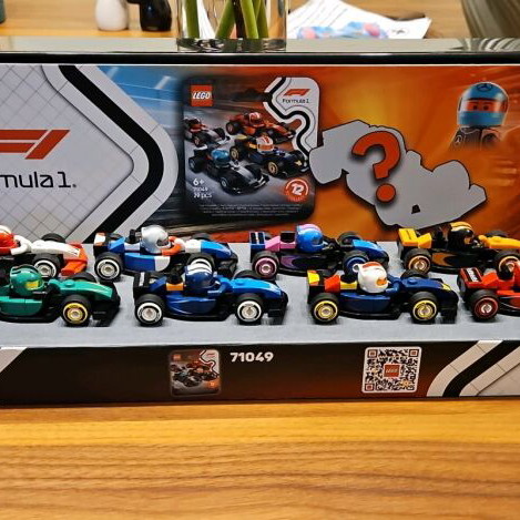 Lego Formula 1 Collectible Race Cars (71049) like new, full set with display