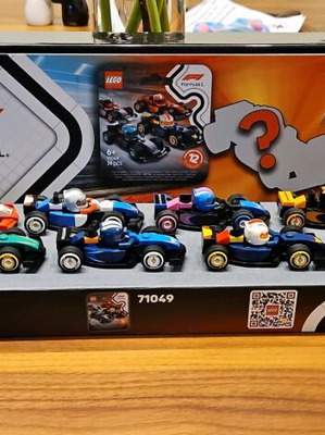 Lego Formula 1 Collectible Race Cars (71049) like new, full set with display