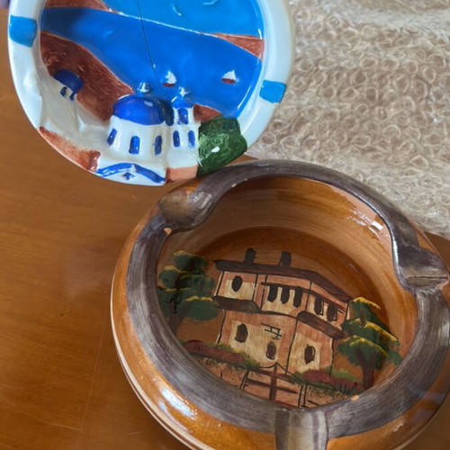 Souvenir ashtrays from Greece and Italy set, new