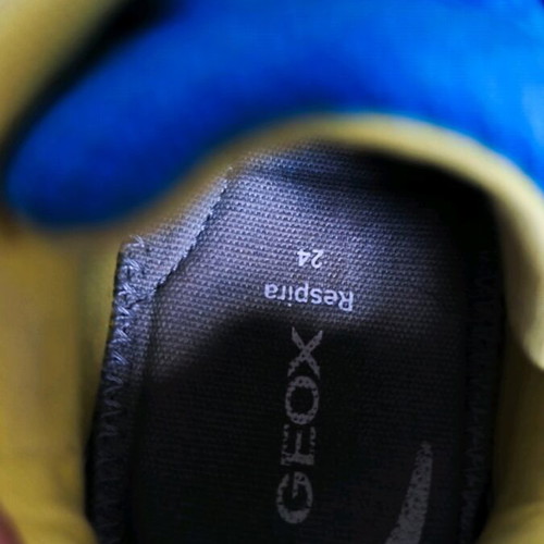 Geox kids shoes used size 24 with shark design and light