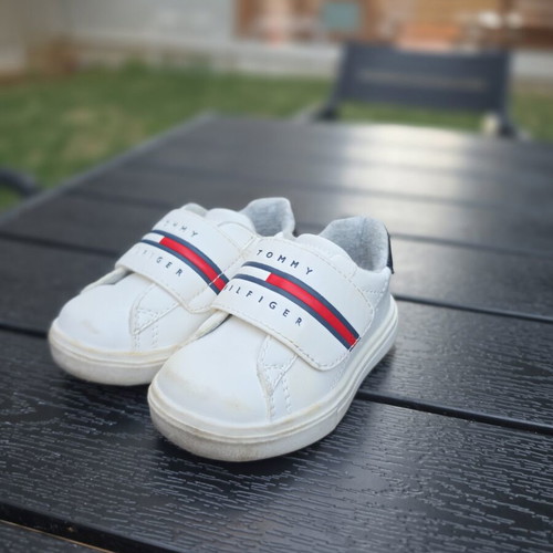 Tommy Hilfiger kids white sneakers used, size 21, velcro