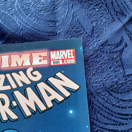 Amazing Spider-man #650 like new with signature, Marvel Comics 2010