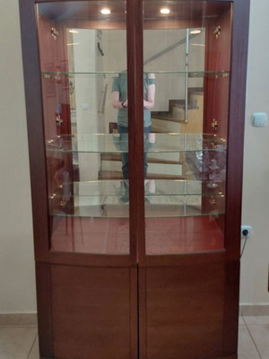 Showcase with internal lighting like new