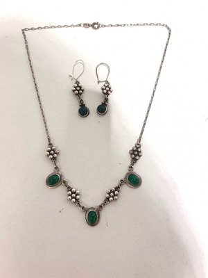 Silver 925 jewelry set used with earrings and necklace with malachite stones