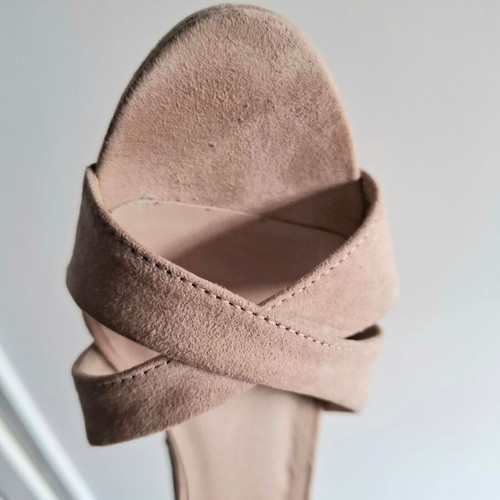 Voi & Noi Nude Powder Heeled Sandals Size 40, Like New