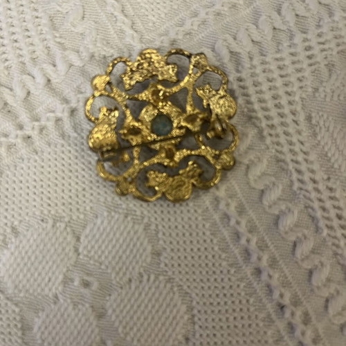 Vintage collectible pins set of 2 with antique style