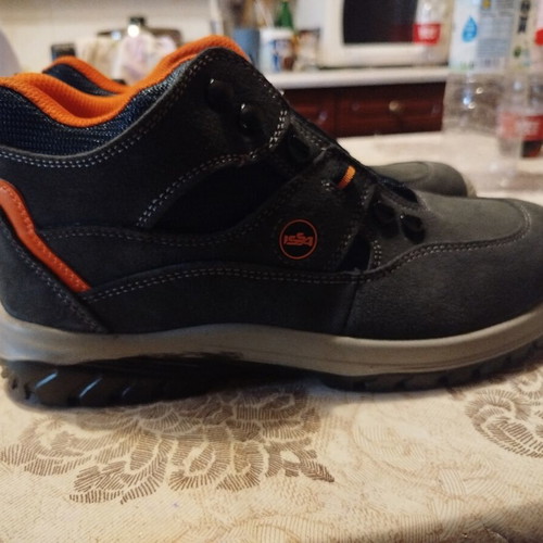 Safety shoes new, size 41