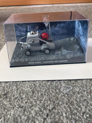 James Bond 1:43 Moon Buggy model like new