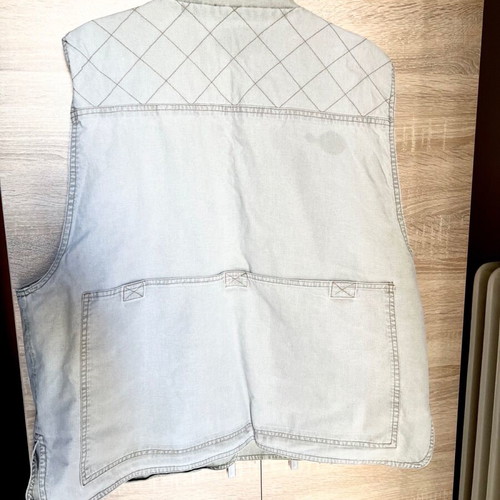 Men's vest large used with many pockets and wear
