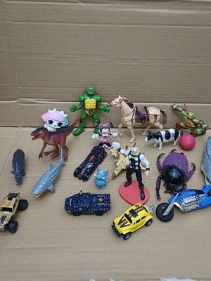 Various toys used, pack of 20 pieces