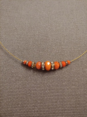 Short summer necklace with orange stones and rhinestones in good condition