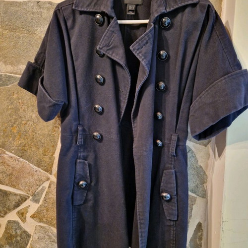 Mango castor coat used with short sleeves and cross button closure