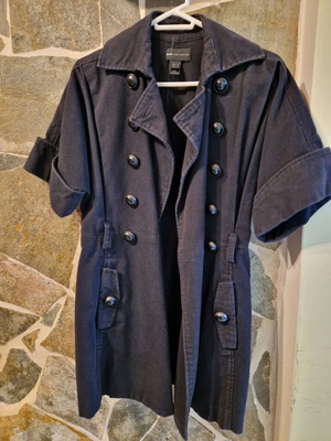 Mango castor coat used with short sleeves and cross button closure