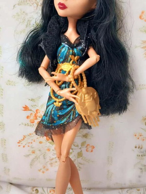 Monster High Cleo de Nile Frights Camera Action doll like new