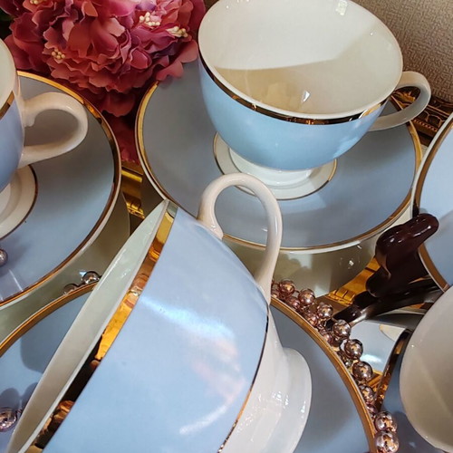Doulton Bruce Oldfield 2004 porcelain tea cup set with gold trim, 4 pcs