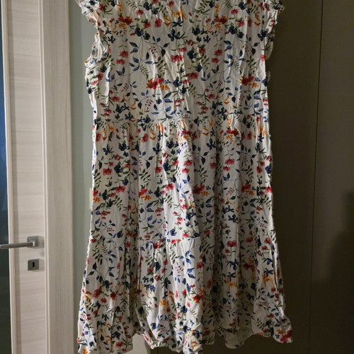 Short dress with flowers used, airy, size M, Chaton, white multicolor