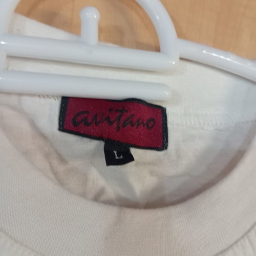 Mako women's t-shirt Avitano size L like new, white with chest design