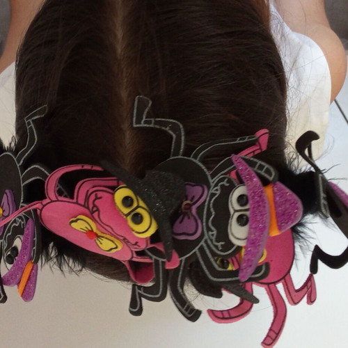 Children's Halloween headband used with spiders and feathers