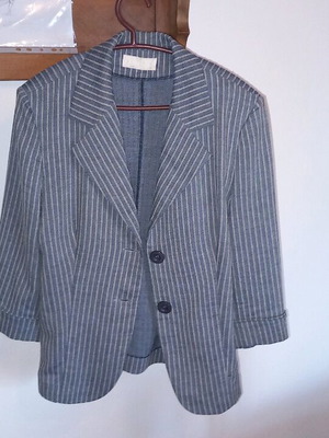 Jacket very beautiful size 50 like new