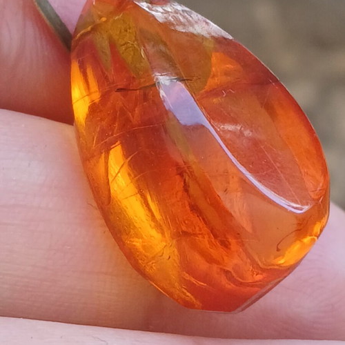 Amber pendant A quality, 3 cm, like new