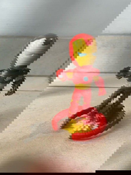Iron man kinder Maxi αυγό