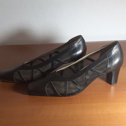 Soffice Sogno leather black pumps size 39 like new