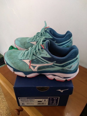 Mizuno Wave Ultima 9 running shoes used, size 39, green