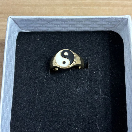 Metal Yin Yang ring with enamel 24mm new, gold color