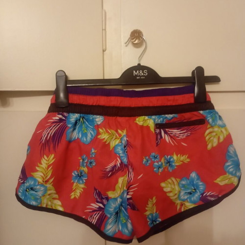 Tropical floral shorts like new, Hawaiian style with back pocket